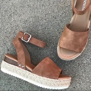 Topic Tan Ankle Strap Espadrille Flatform Sandals